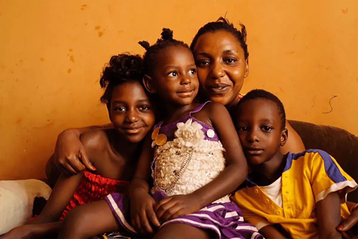 Jacqueline, vluchteling uit Burundi met haar kinderen. 